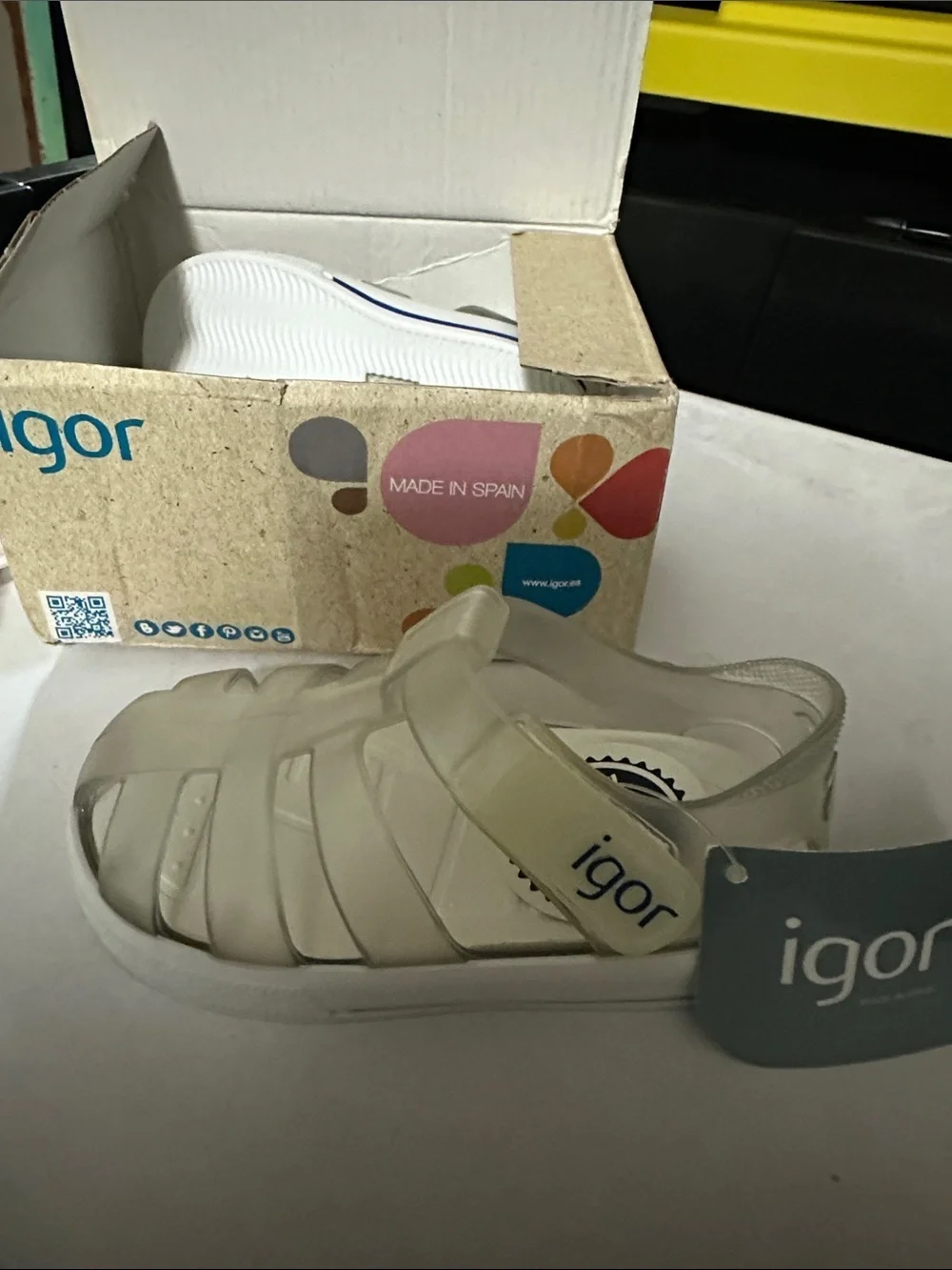 Igor Kids Transparent White Water Shoes. Euro size 20